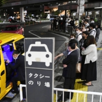 The transportation ministry said Friday it will approve taxi-sharing services nationwide from next week, allowing strangers to ride in the same vehicle in a bid to offer users greater convenience while boosting the productivity of operators. | KYODO