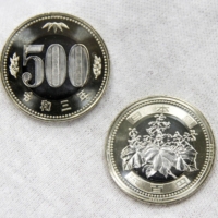 Newly redesigned ¥500 coins with stronger anti-counterfeit features | KYODO