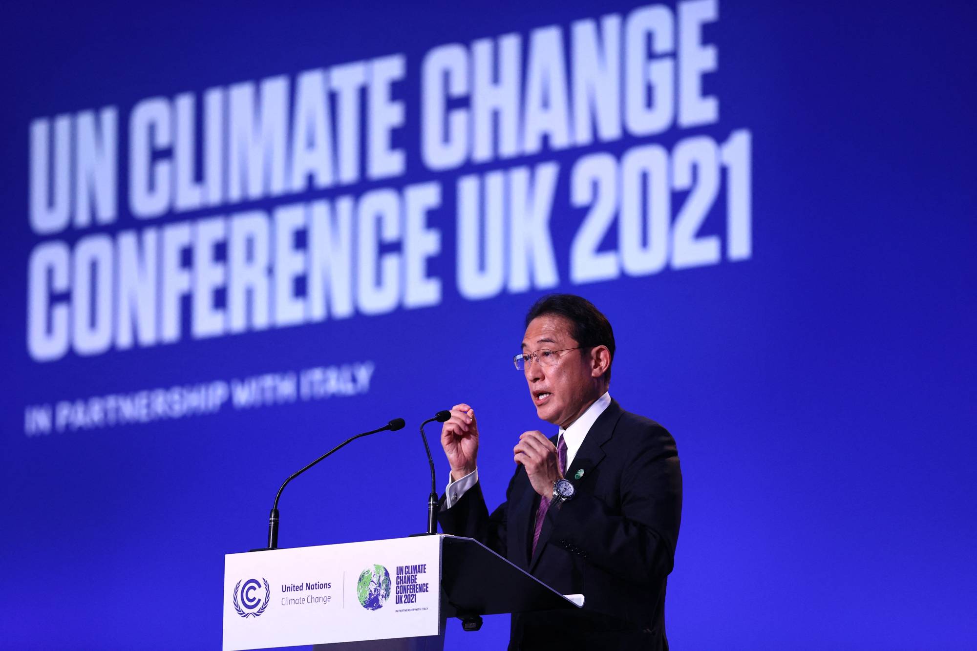 Prime Minister Fumio Kishida makes a national statement on the second day of the COP26 U.N. climate summit in Glasgow, Scotland, on Tuesday. | AFP-JIJI