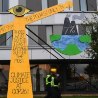 An installation near the COP26 talks, made by Extinction Rebellion, illustrates the unequal consequences of climate change. | AFP-JIJI