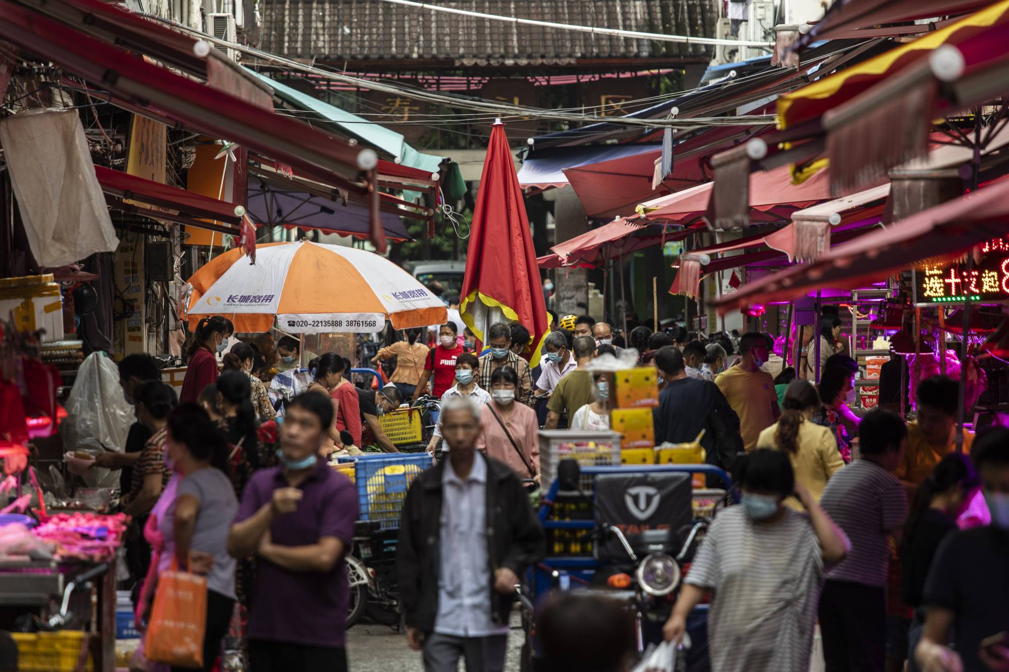 Shoppers walk through a wet market in Guangzhou, China, on Oct. 14. | BLOOMBERG