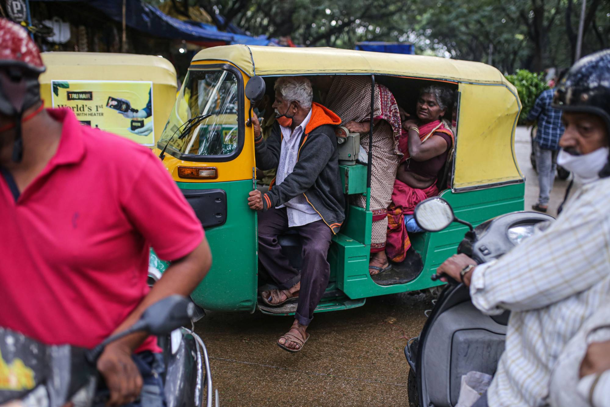 Honda to start battery sharing service for tricycle taxis in India
