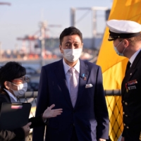 Defense Minister Nobuo Kishi (center) meets with Tilo Kalski, the captain of the German Navy frigate Bayern, during a visit to the ship docked in Tokyo on Friday. | POOL / VIA AFP-JIJI