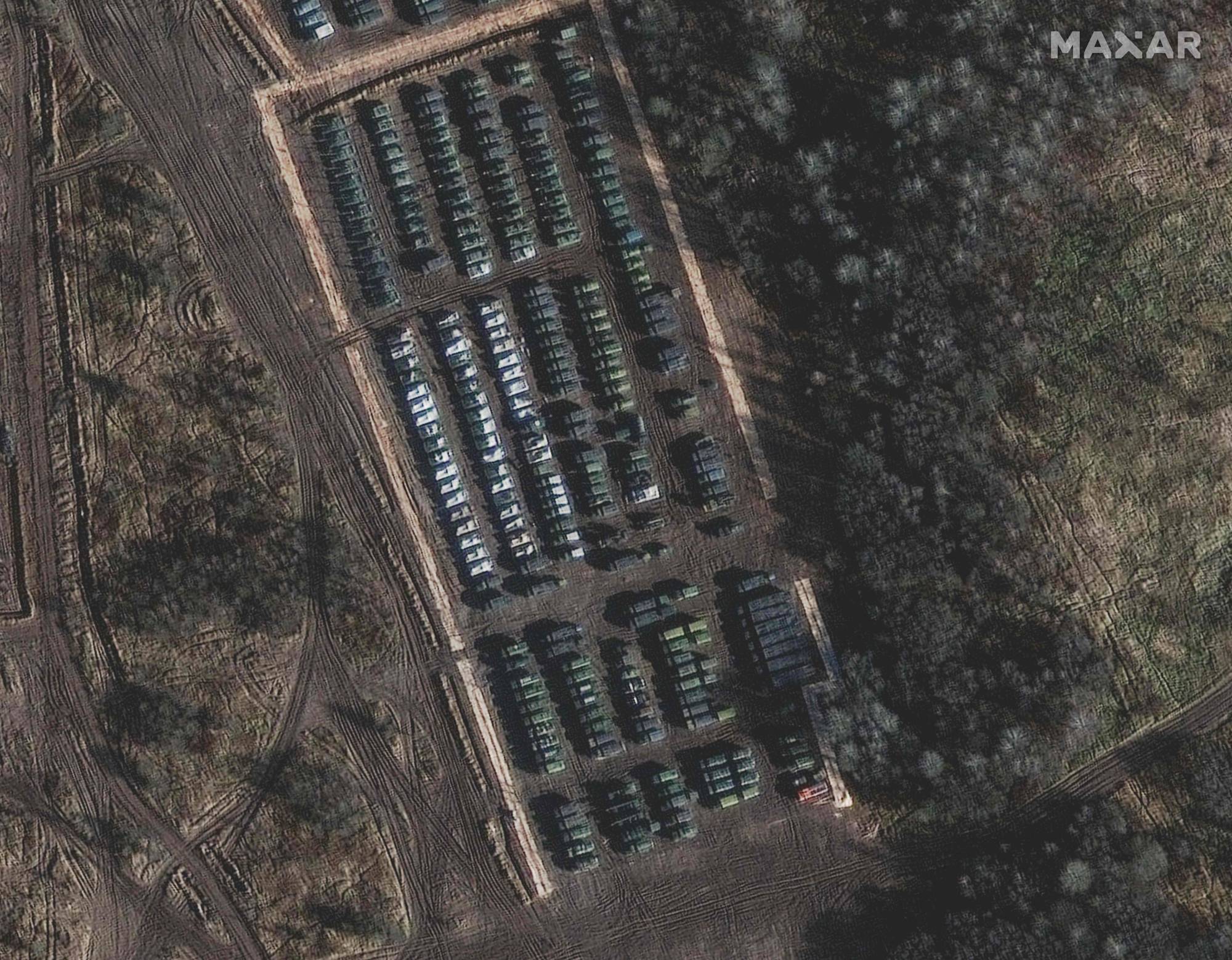 Russian military equipment on the northern edge of the town of Yelnya, Smolensk Oblast, Russia | SATELLITE IMAGE ©2021 MAXAR TECHNOLOGIES / VIA AFP-JIJI