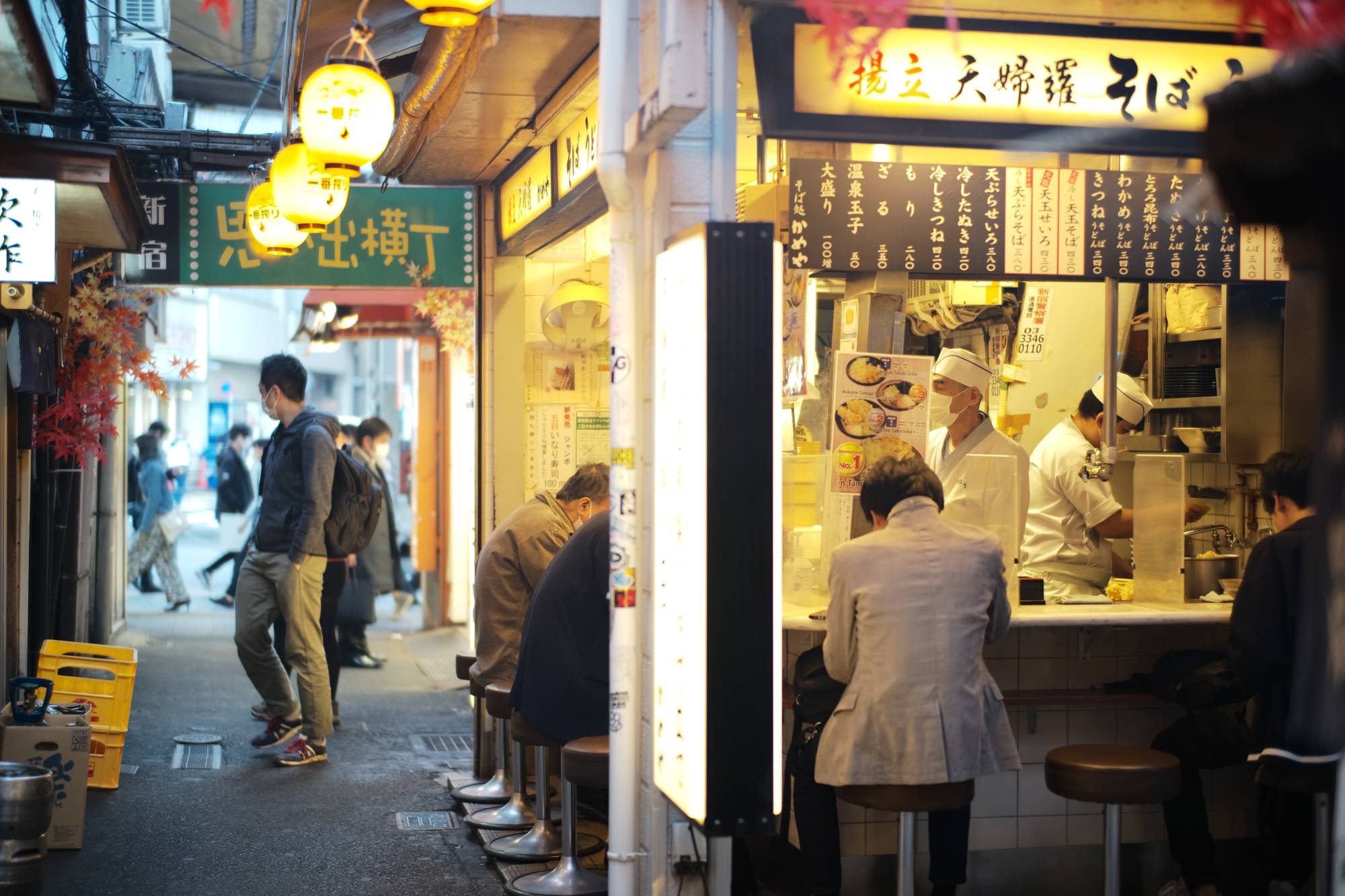 The bars and izakaya of Memory Lane, a popular destination in Tokyo's Shinjuku Ward, are beginning to see signs of revival. | Ryusei Takahashi 