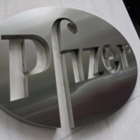 Pfizer announced a global licensing deal for a pill that treats COVID-19 Tuesday. | AFP-JIJI
