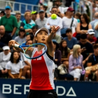 Peng Shuai tosses up a serve during a qualifying match against Nicole Gibbs at USTA Billie Jean King National Tennis Center in Flushing, New York, Aug. 23, 2019. The tennis world is outraged over the latest twist in the star player\'s complaint of assault and abrupt disappearance from public life.  | DEMETRIUS FREEMAN / THE NEW YORK TIMES