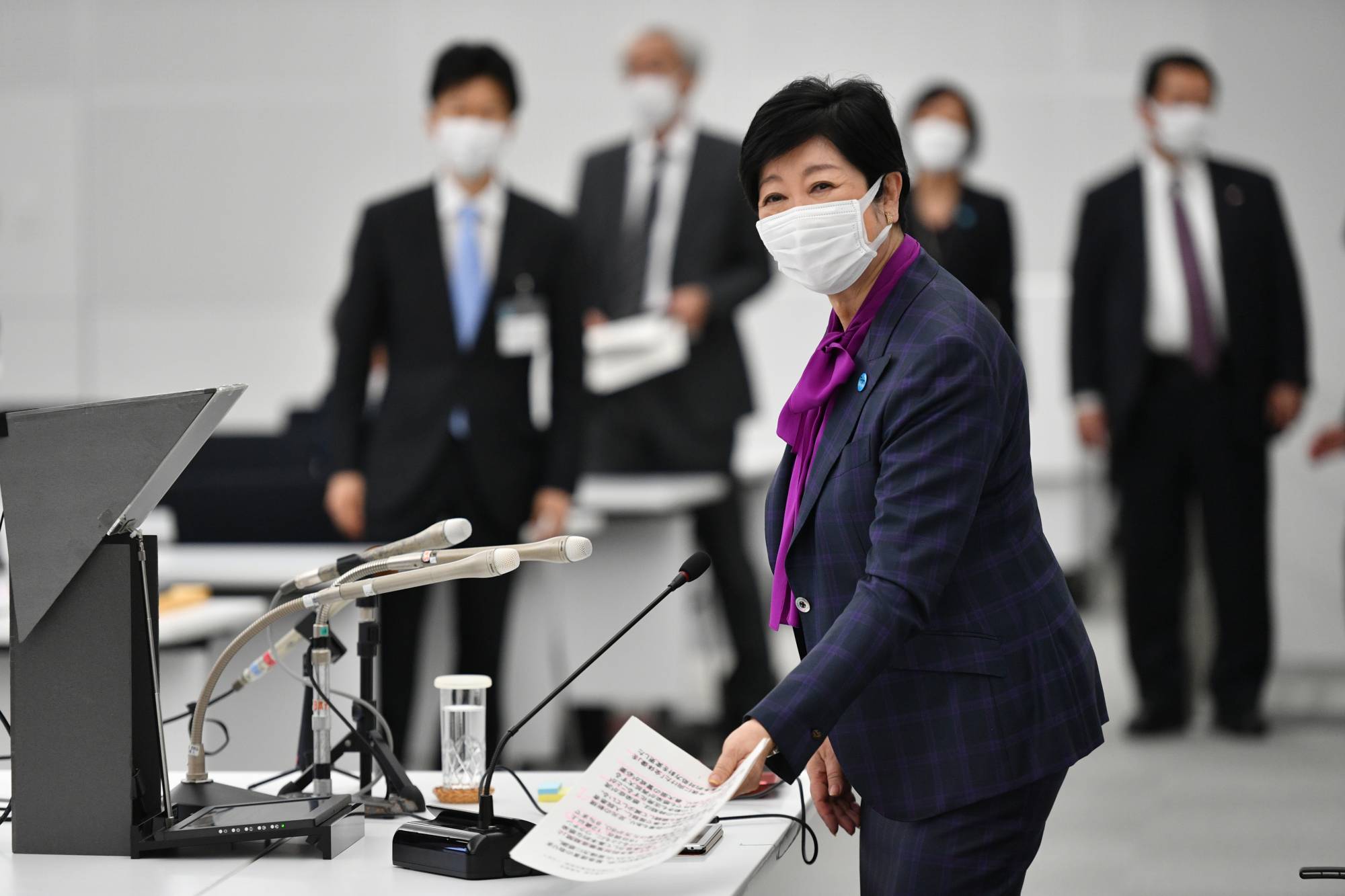 At the governors’ meeting Sunda, Yuriko Koike said the capital has made steadfast progress in getting its population vaccinated, noting that as of Thursday more than 80% of residents age 12 and older had already received their second shots. | Ryusei Takahashi 