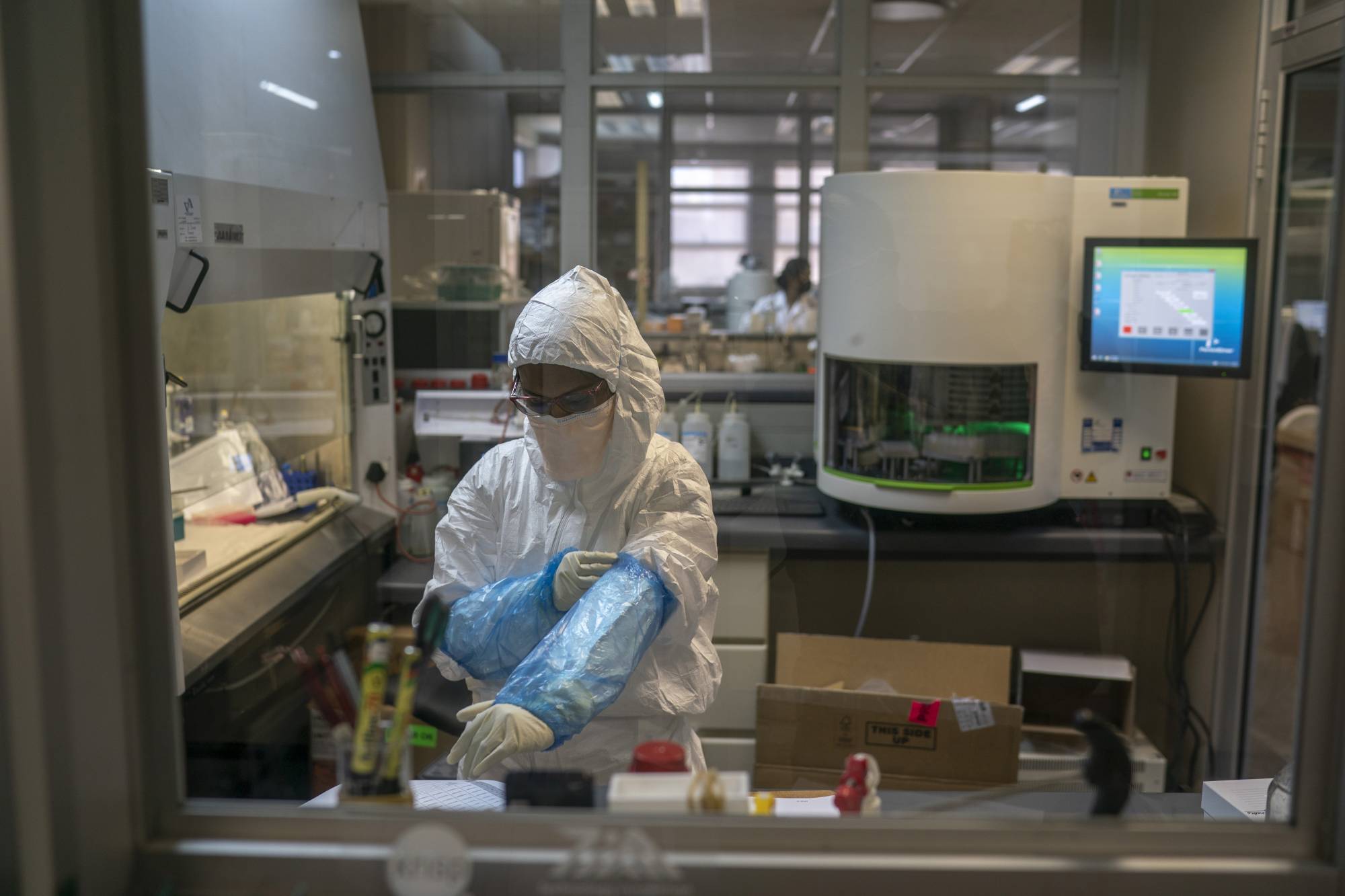 A technician works in the laboratory run by Tulio De Oliveira, at the Nelson Mandela School of Medicine in Durban, South Africa, on Nov. 15.  | JOAO SILVA/THE NEW YORK TIMES
