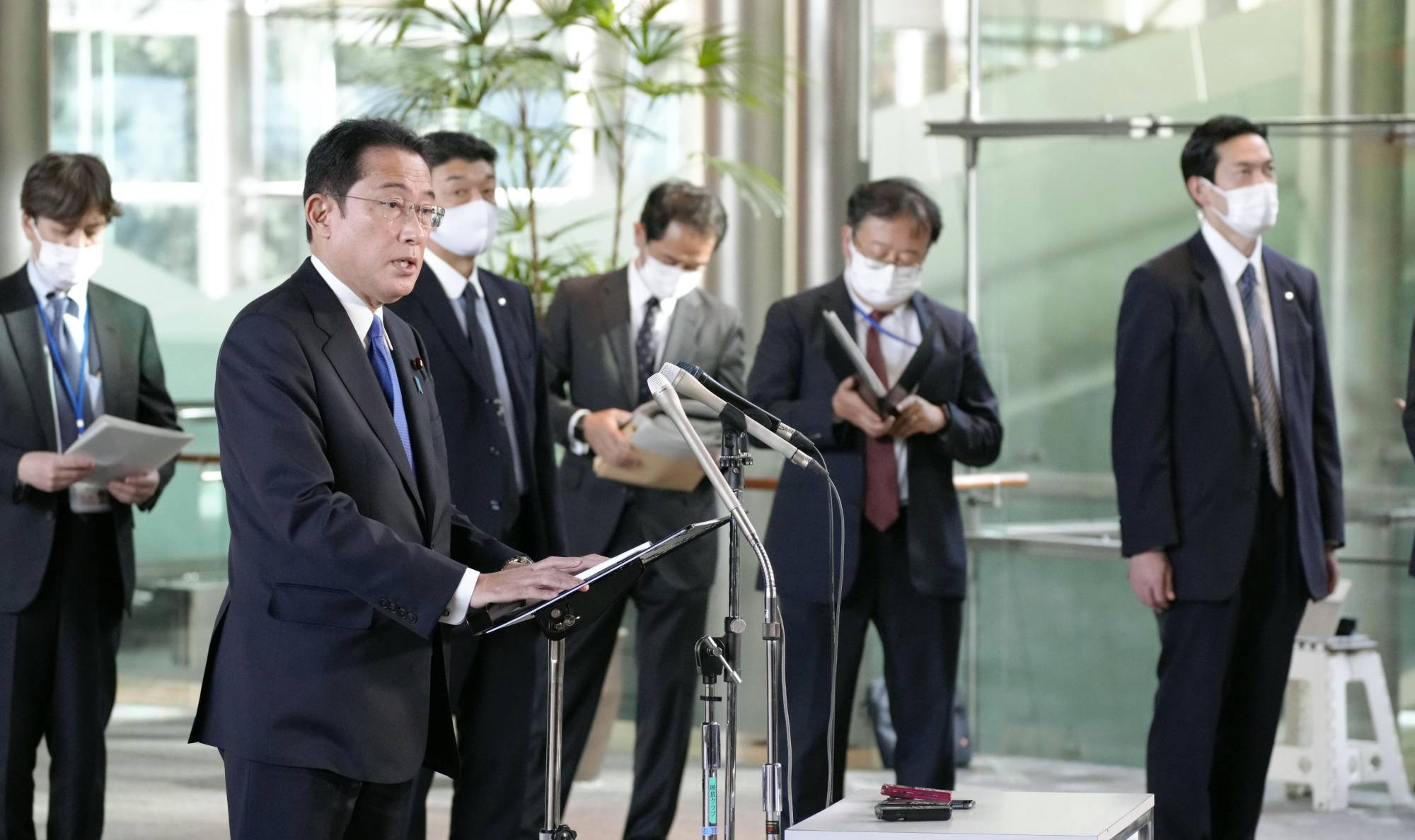 Prime Minister Fumio Kishida speaks to reporters on entry restrictions over the omicron variant at the Prime Minister's Office on Monday. | KYODO