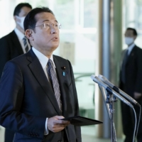 Prime Minister Fumio Kishida held telephone talks with Malaysian Prime Minister Ismail Sabri Yaakob on Thursday. | KYODO