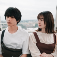 Jun (Fuju Kamio, left) begins faking a relationship with his classmate Sae (Anna Yamada, right) to cover up the fact that he is gay in Shogo Kusano’s “What She Likes …” | © 2021 “WHAT SHE LIKES…” PRODUCTION COMMITTEE
