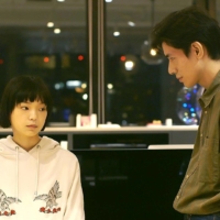Meiko (Kotone Furukawa, left) faces her ex (Ayumu Nakajima, right) after a betrayal that kept them apart for two years in Ryusuke Hamaguchi’s “Wheel of Fortune and Fantasy.” | © 2021 NEOPA / FICTIVE
