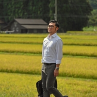 After Hikaru Kanamori became exhausted from work in Tokyo, he moved to Sendai, working four days a week as a member of the city’s community development team that aims to make better use of vacant homes. | KAHOKU SHIMPO
