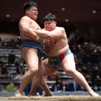 Daiki Nakamura defeats Taiga Kanzaki to win the 2021 All Japan Sumo Championships and the title of amateur yokozuna at Ryogoku Kokugikan on Sunday. | JOHN GUNNING
