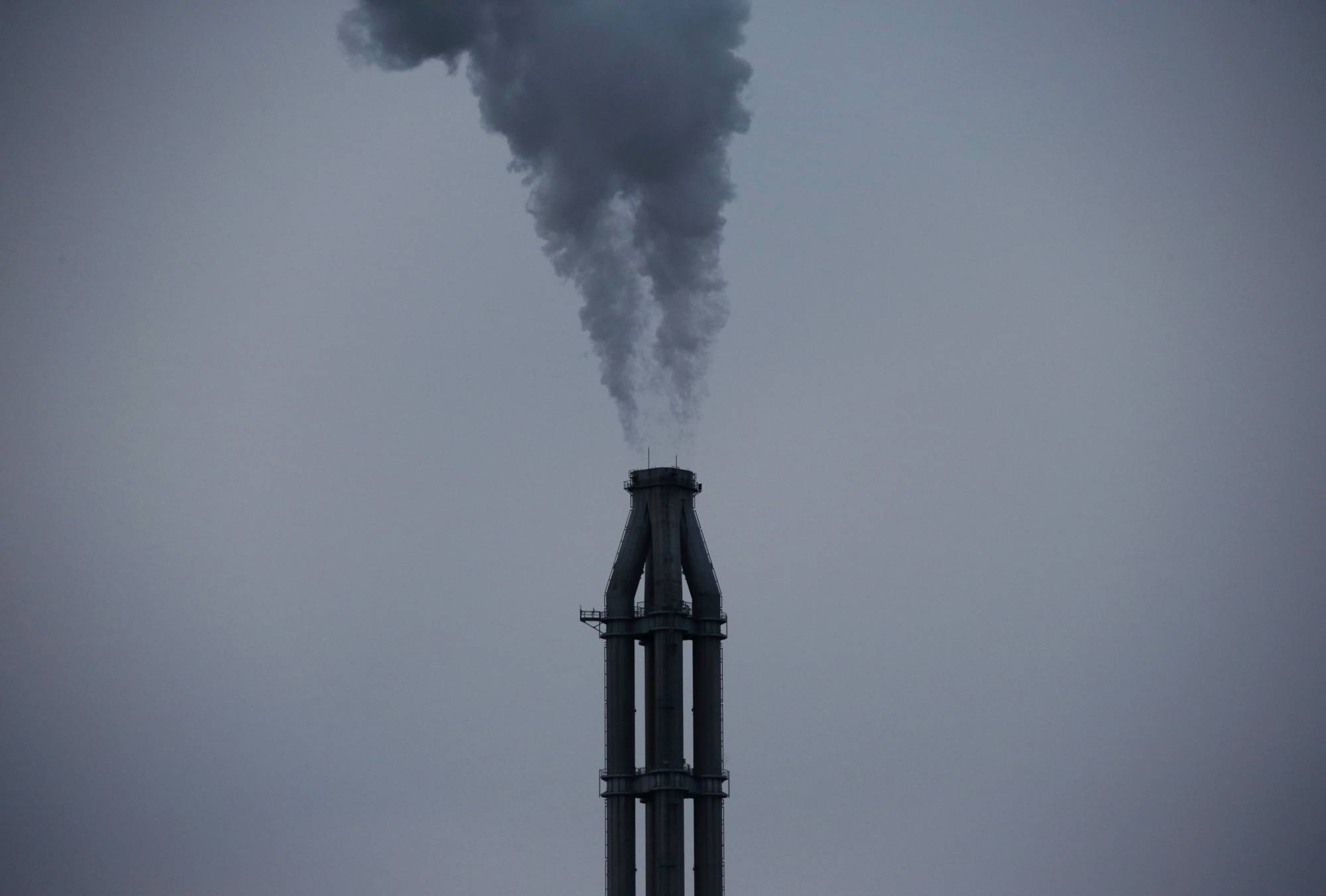 The ratio of coal fire in the country's power supply mix decreased to 31%, down 1 percentage point from a year earlier. | BLOOMBERG