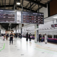 Fewer people are seen on a shinkansen platform at Tokyo Station on Dec. 29, 2020, amid the COVID-19 pandemic. | KYODO
