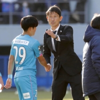 Kim Myung-hwi will step down as Sagan Tosu manager, the club said Monday. | KYODO