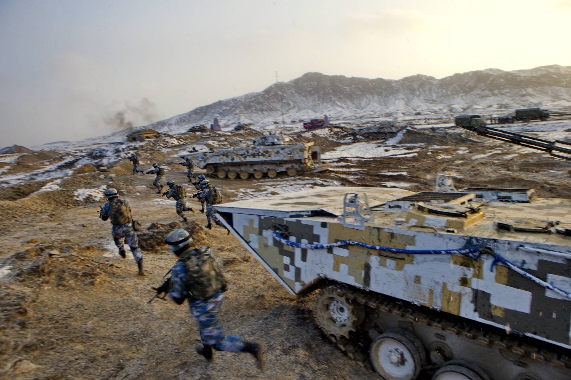 Soldiers of the People's Liberation Army Marine Corps train at a military training base in Bayingol, China's Xinjiang Uighur Autonomous Region, in January 2016. | REUTERS