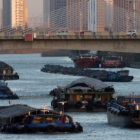 Barges carrying coal on the Grand Canal in China\'s eastern Jiangsu province, on Nov. 22, 2021.  | AFP-JIJI
