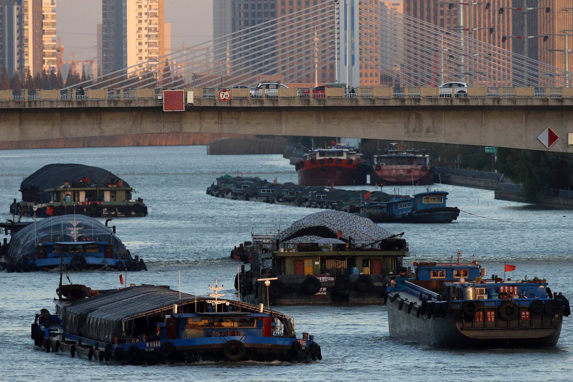 Barges carrying coal on the Grand Canal in China's eastern Jiangsu province, on Nov. 22, 2021. | AFP-JIJI