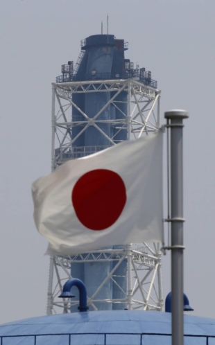 Japan’s economic dependence on other countries needs to be reassessed amid lessons learned from pandemic-caused scarcities and other geopolitical factors.  | REUTERS 