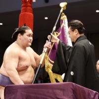 Terunofuji (left) won the Kyushu Basho with a 15-0 record in November. | KYODO