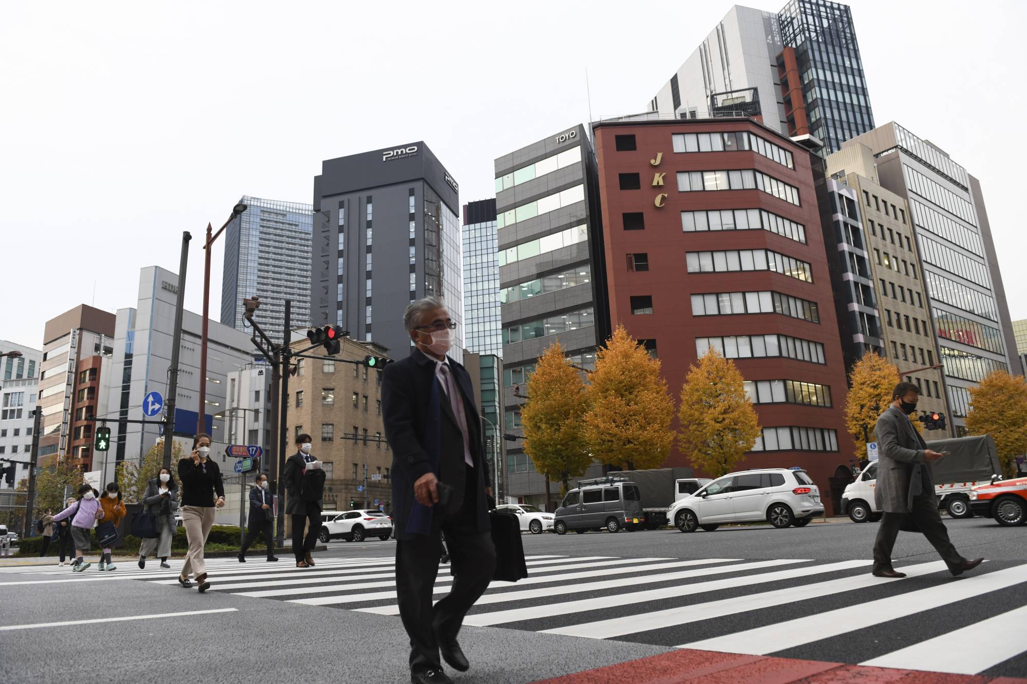 Tokyo confirmed its first case of community transmission involving the omicron variant on Friday. | NORIKO HAYASHI / THE NEW YORK TIMES 