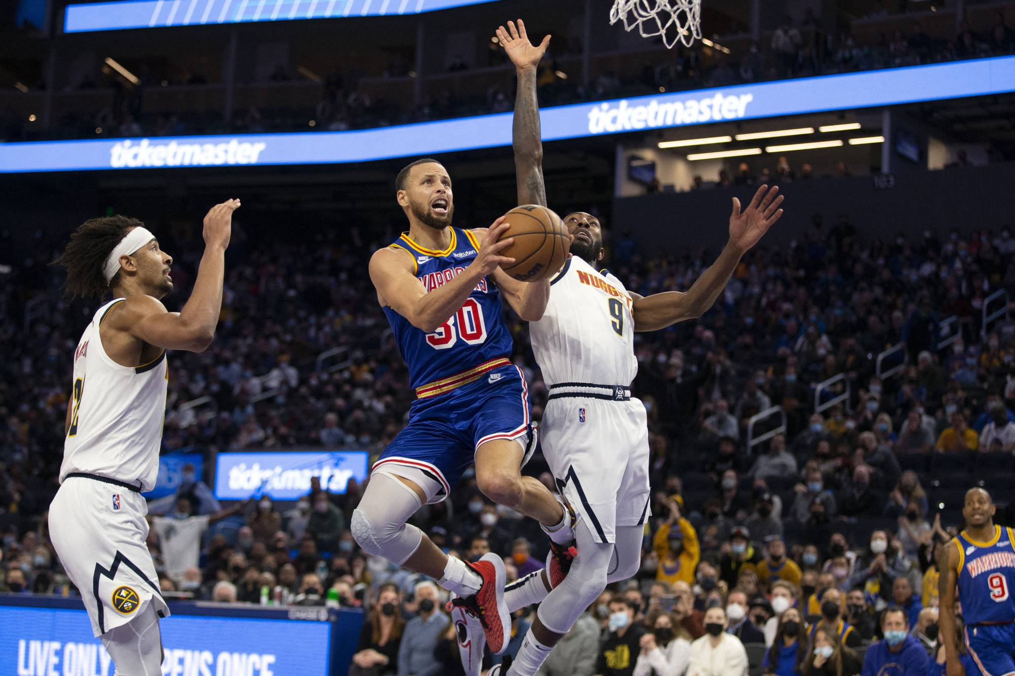 Stephen Curry hits 3-point milestone but Warriors fall to Nuggets