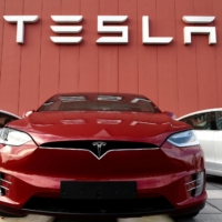 The showroom and service center for the U.S. automotive and energy company Tesla in Amsterdam | AFP-JIJI