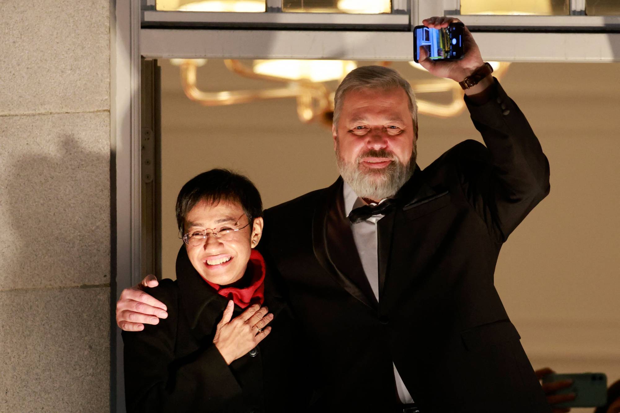 Nobel Peace Prize laureates Maria Ressa and Dmitry Muratov in Oslo on Dec. 10 | AFP-Jiji