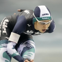 Nana Takagi skates the women\'s 1,500 meters Friday at M-Wave ice arena in Nagano. | KYODO