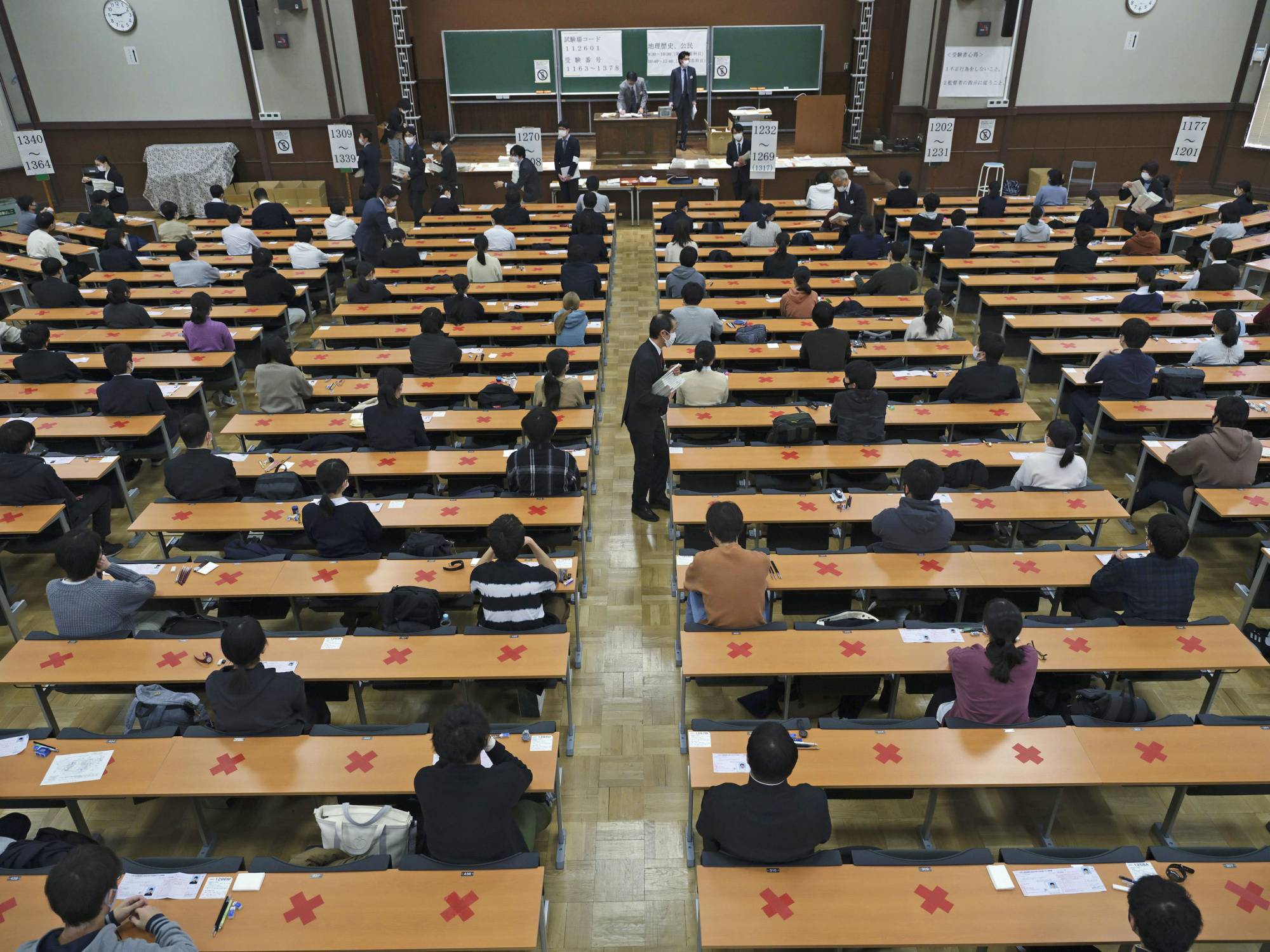 A university entrance exam test in Tokyo in January 2021. | KYODO