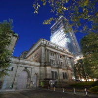 Bank of Japan officials are likely to discuss the possible ditching of a long-held view on price risks at a policy meeting this month. | BLOOMBERG