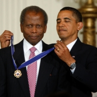 U.S. President Barack Obama presents the Medal of Freedom to veteran actor Sidney Poitier during a ceremony in the East Room of the White House in Washington in August 2009.  | REUTERS