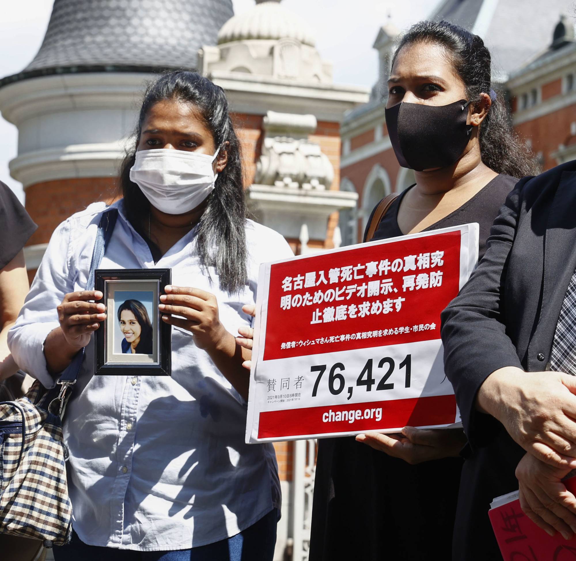 Two sisters of Ratnayake Liyanage Wishma Sandamali, a Sri Lankan woman who died in March 2021 at a Japanese immigration center, speak to reporters in Tokyo last September. | KYODO