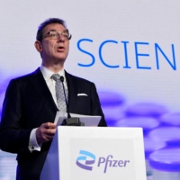 Pfizer CEO Albert Bourla speaks during a news conference with European Commission President Ursula von der Leyen after a visit to oversee the production of the Pfizer-BioNtech COVID-19 vaccine at the factory of U.S. pharmaceutical company Pfizer in Puurs, Belgium, in April 2021. | REUTERS