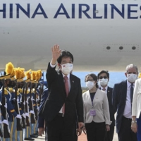 Taiwan Vice President William Lai waves upon his arrival at the Jose Enrique Soto Cano Air Base in Comayagua, Honduras, on Wednesday. | AFP-JIJI