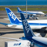 ANA Holdings Inc. reported on a third-quarter operating profit of ¥100 million on Tuesday. | BLOOMBERG
