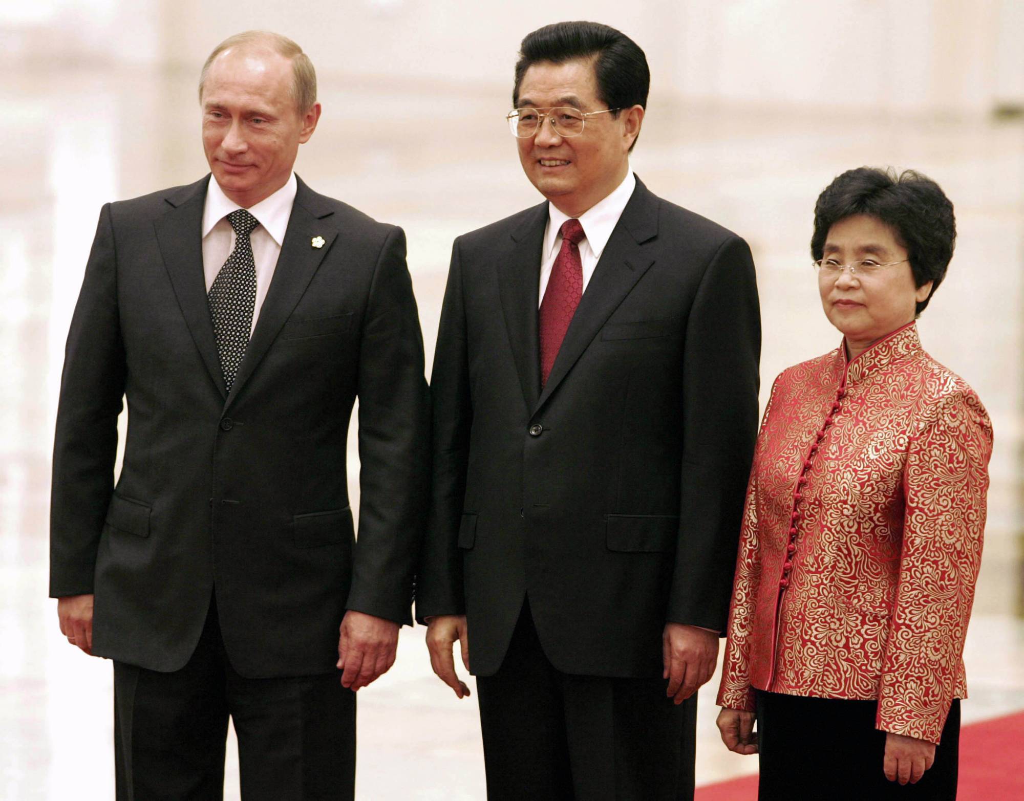 Vladimir Putin and then Chinese leader Hu Jintao meet during the 2008 Summer Olympics in Beijing on Aug. 8, 2008. Russia sent its military to intervene in the war between Moscow-backed Georgian separatists and government forces on that day. | REUTERS