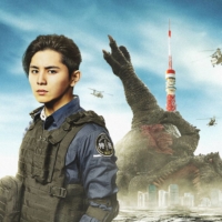 Ryosuke Yamada (left) and Tao Tsuchiya (right) play former lovers who find themselves in a race against time to protect their fellow citizens from the noxious remains of a giant reptilian monster in “What to Do with the Dead Kaiju?” | © 2022 ‘WHAT TO DO WITH THE DEAD KAIJU?’ FILM PARTNERS
