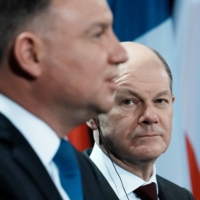 German Chancellor Olaf Scholz (right) and Polish President Andrzej Duda give a joint news conference in Berlin on Tuesday.  | POOL / VIA REUTERS 