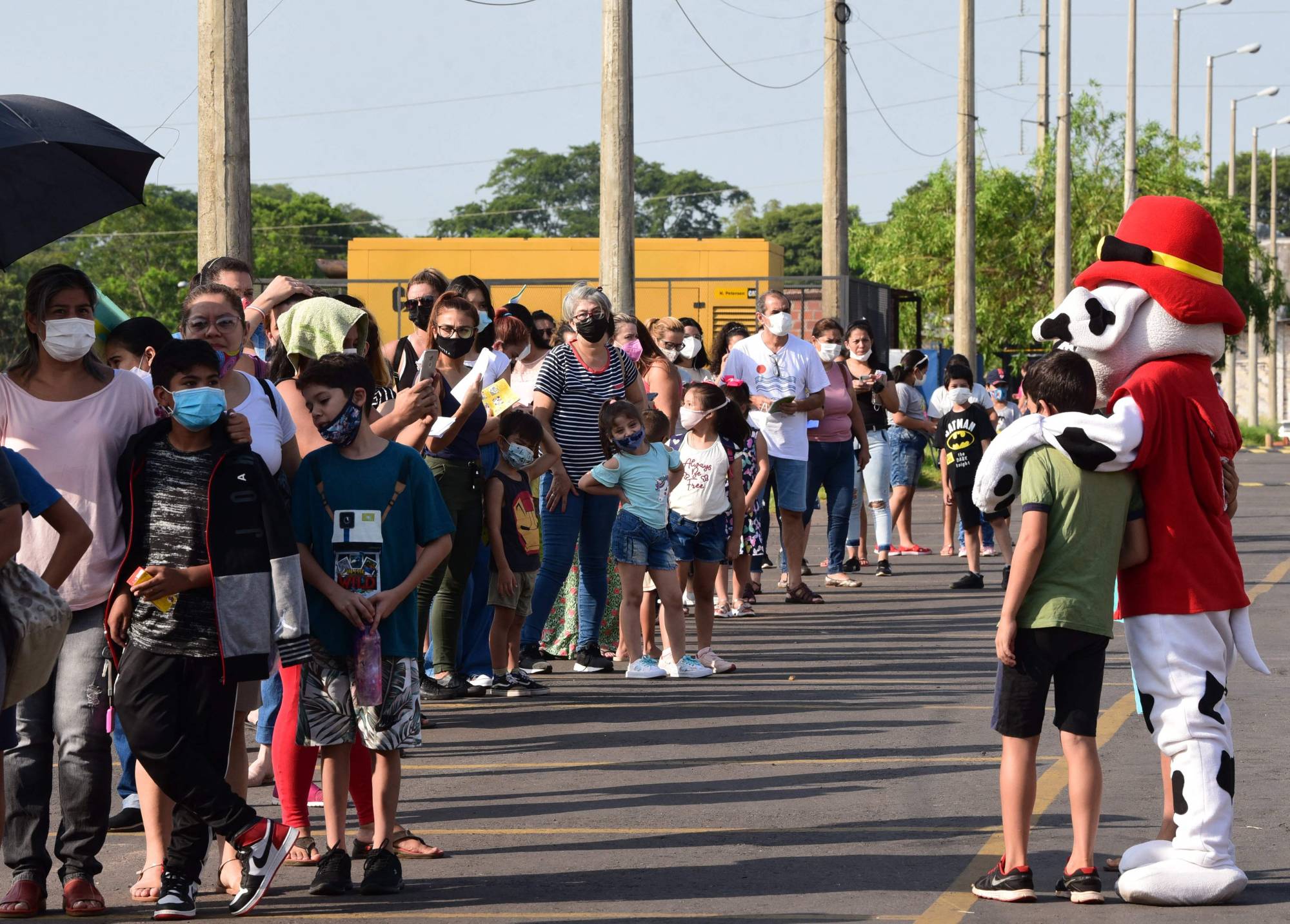 Children queue to be inoculated against COVID-19 with doses of the CoronaVac vaccine during a vaccination campaign in San Lorenzo, Paraguay, on Jan. 31. | AFP-Jiji