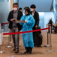 People line up for COVID-19 testing at Tokyo\'s Haneda Airport on Jan. 25. | AFP-JIJI