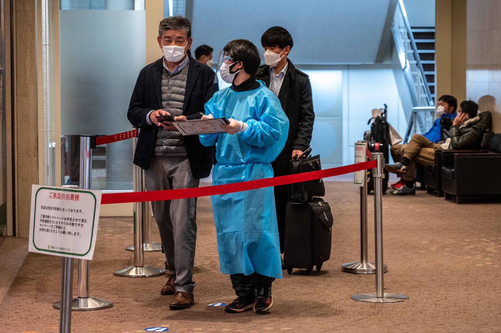 People line up for COVID-19 testing at Tokyo's Haneda Airport on Jan. 25. | AFP-JIJI