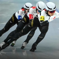 Japan\'s Nana Takagi (left), Ayano Sato (center) and Miho Takagi compete in the women\'s speedskating team pursuit quarterfinals on Saturday in Beijing.  | AFP-JIJI