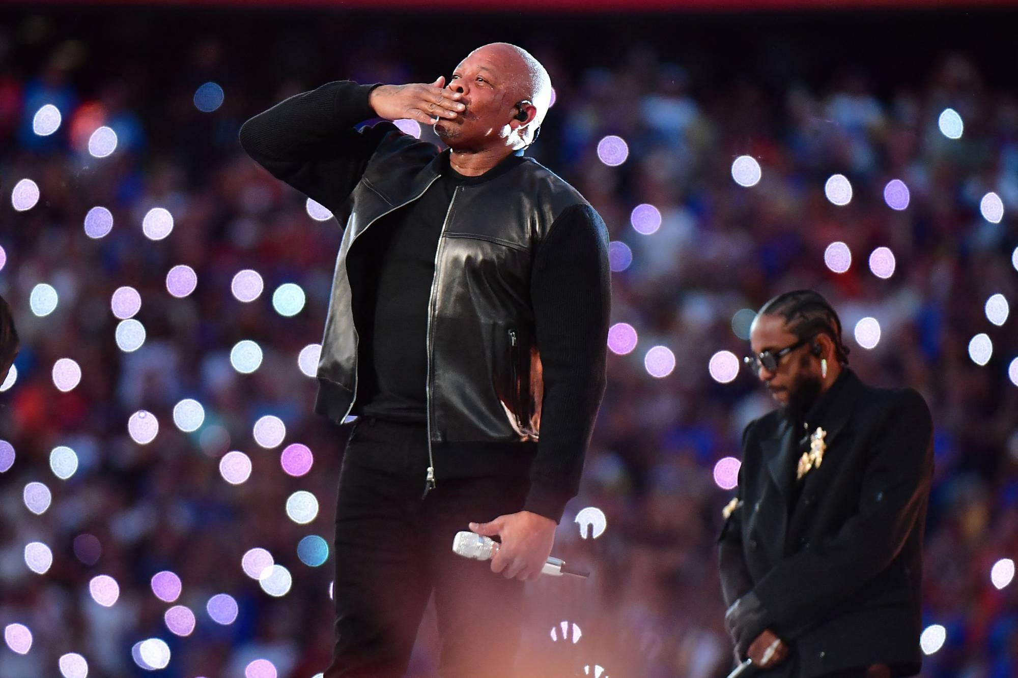 Rap Takes Over Super Bowl Halftime, Balancing Celebration and Protest - The  New York Times