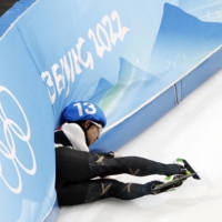 Nana Takagi, who won the inaugural mass start competition in Pyeongchang four years ago, was leading the pack when she slipped on the very last corner with the finish line in sight. | REUTERS