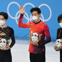 Silver medalist Yuma Kagiyama (left) and bronze medalist Shoma Uno (right) finished behind American Nathan Chen in the men\'s singles figure skating competition. | AFP-JIJI