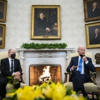 U.S. President Joe Biden meets with German Chancellor Olaf Scholz at the White House in Washington on Feb. 7. | AL DRAGO / THE NEW YORK TIMES